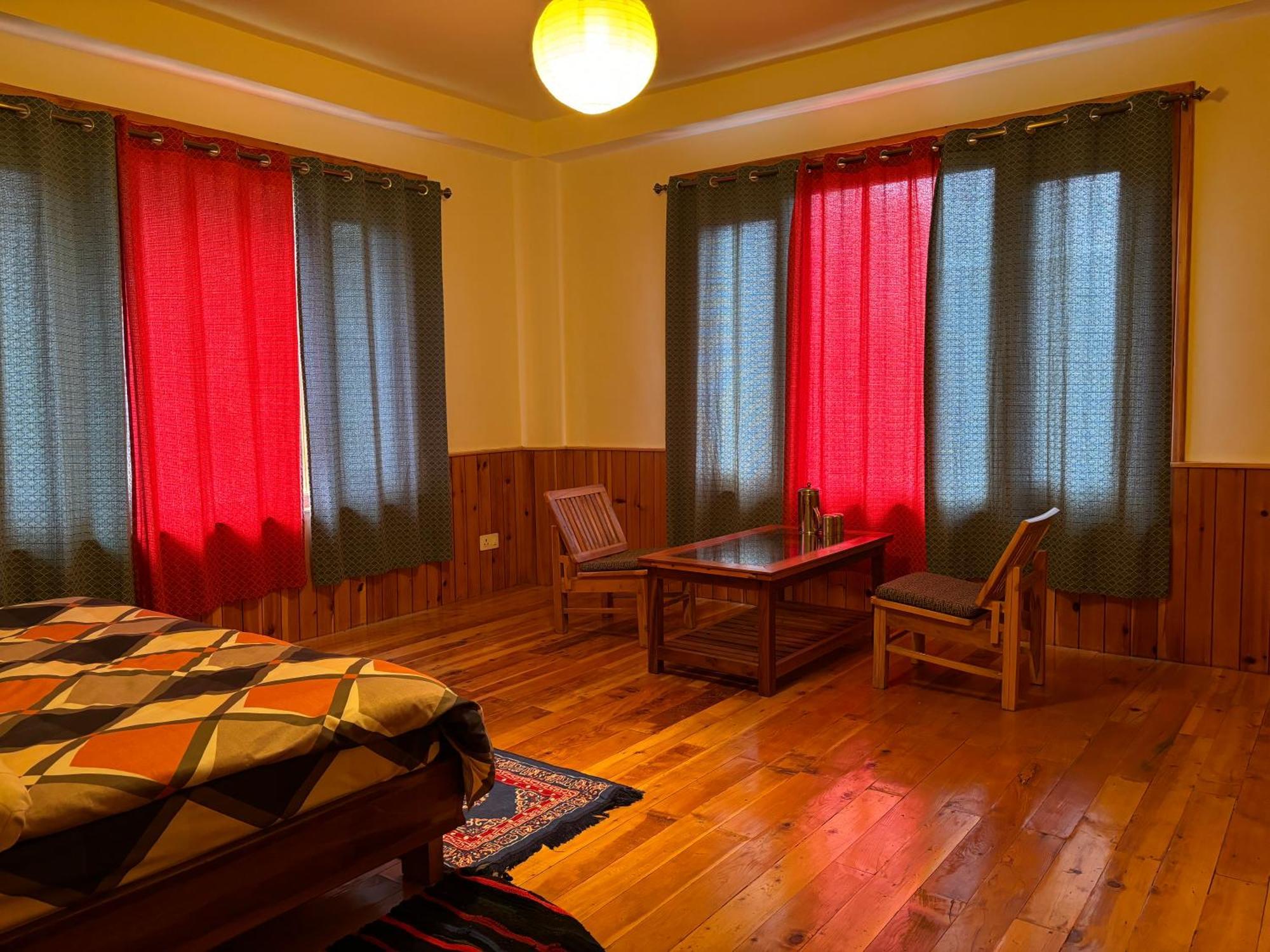 Toshim Homestay Sangla ภายนอก รูปภาพ