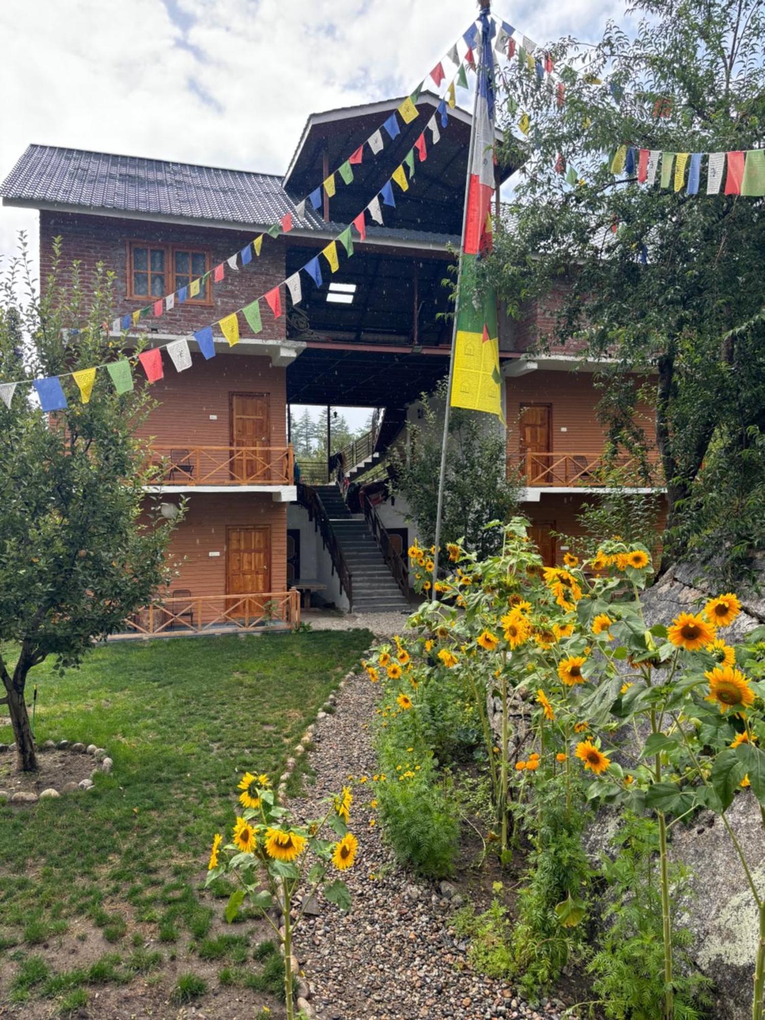 Toshim Homestay Sangla ภายนอก รูปภาพ
