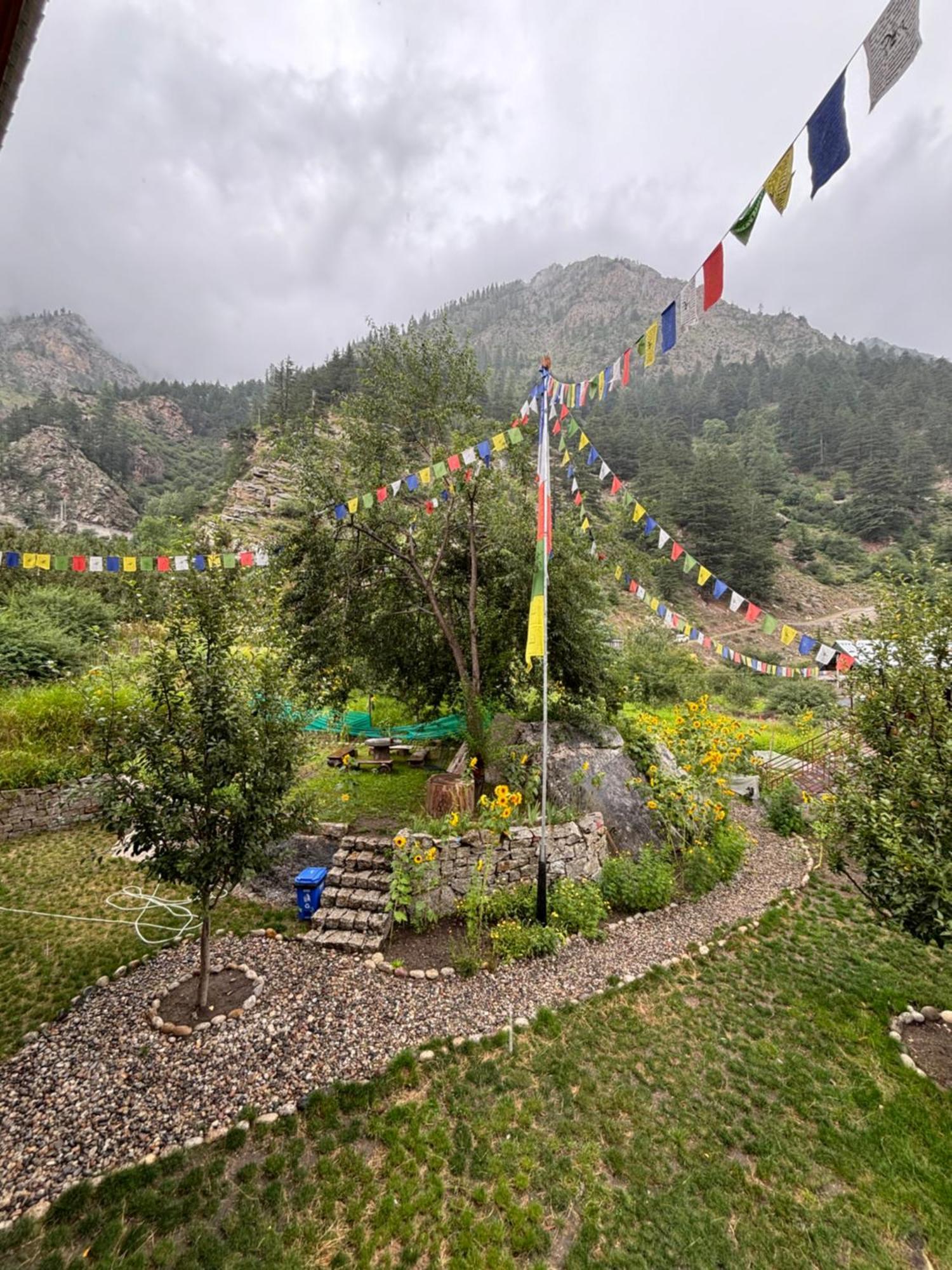 Toshim Homestay Sangla ภายนอก รูปภาพ